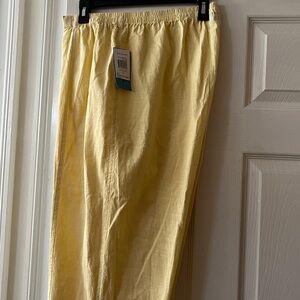 NWT sz 2X pale yellow capris by c.d. Daniels